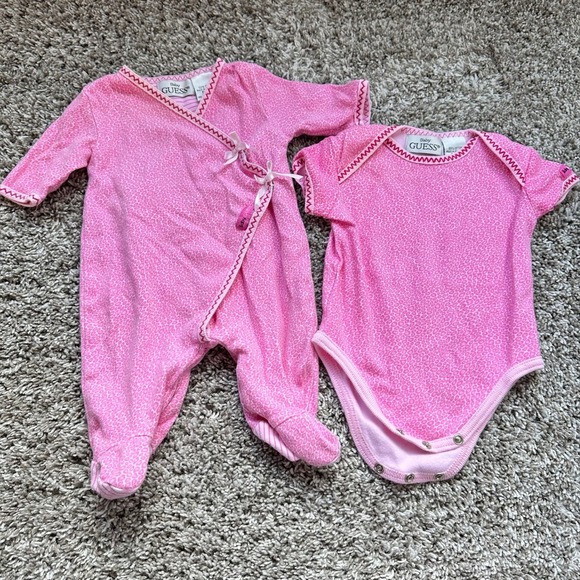Baby Guess Pink Leopard Print Bodysuit & Footed Pajamas Set 0-3 Months - Picture 1 of 10